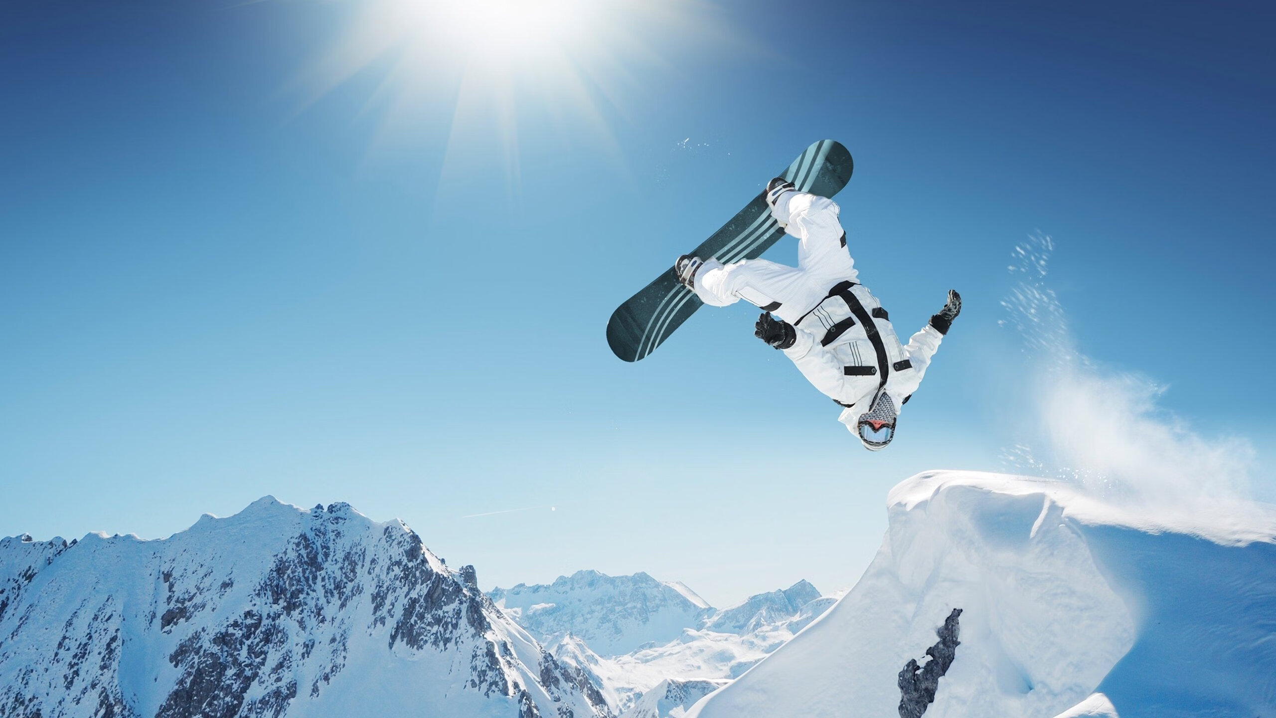 “高新体育中心沙滩排球:队员协调默契,赛场气氛火爆”